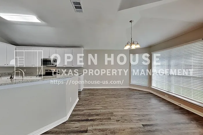 408 Jeffdale Dr — Photo 8