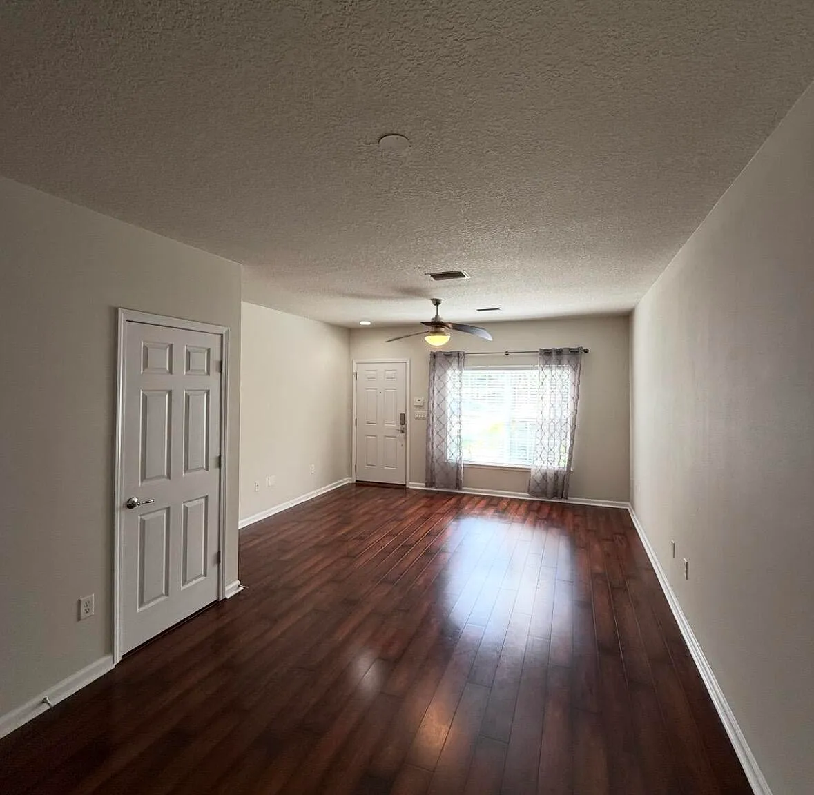 2 bed, 2.5 bath, 1248 sqft, $1,650 — Photo 3