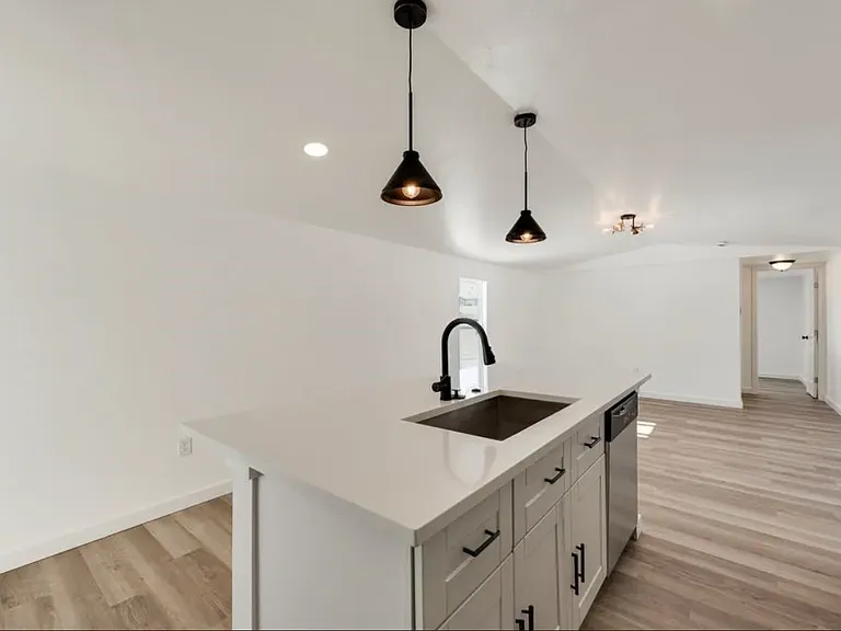 393 Knollwood Rd — Photo 5