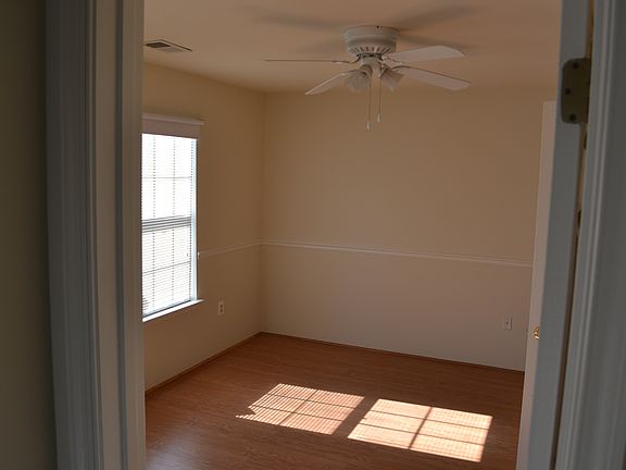 4th image of 18101 Cloppers Mill Ter APT B