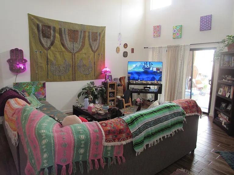 143 E Bowers Ct — Photo 3
