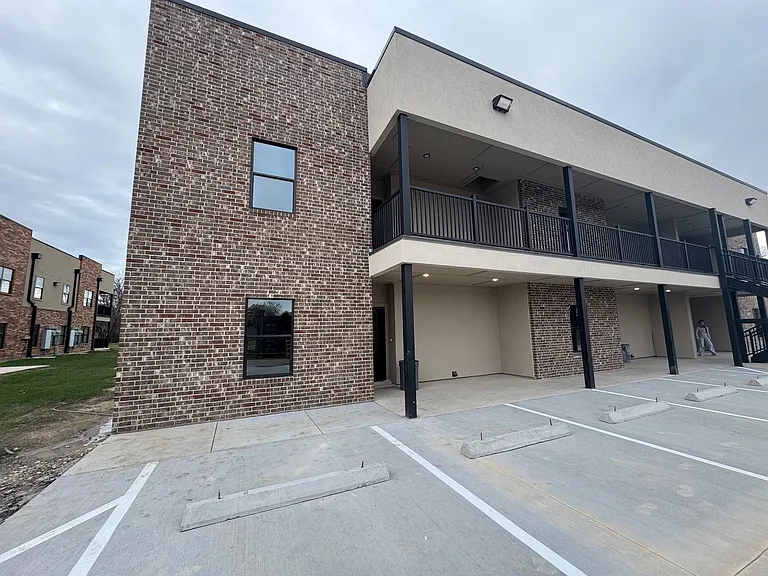 206 S Tucker Ln #2E — Photo 11