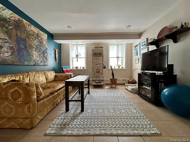 546 E Hudson St — Photo 2