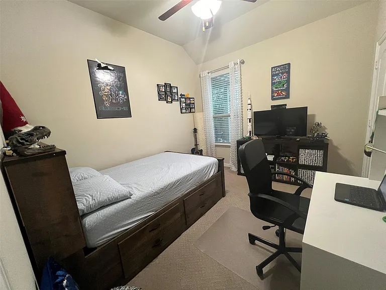 916 Sundrop Dr — Photo 6