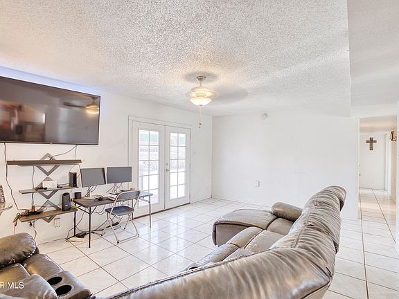 3rd image of 10400 Sugarberry Dr