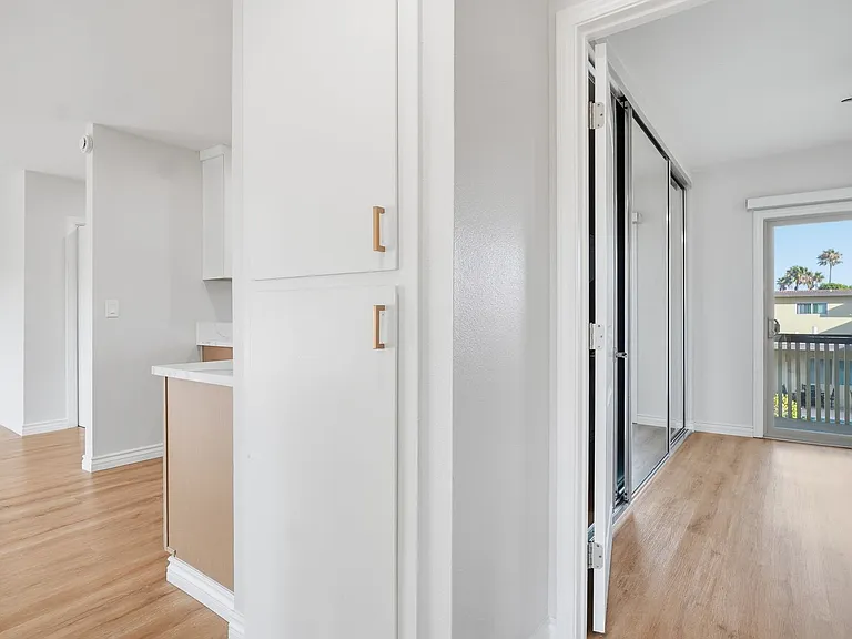 Cambridge Apartments — Photo 23