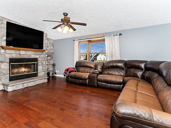 2nd image of 330 W Mesa Dr