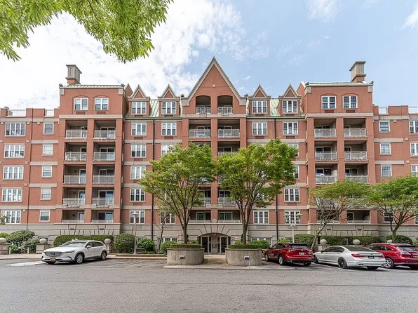 130 Oceana Dr W APT 4G, Brooklyn, NY 11235