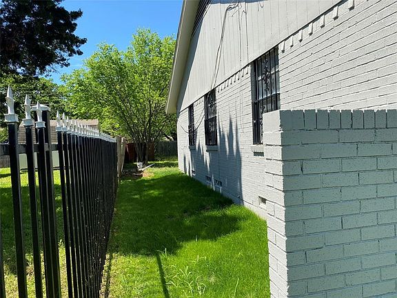4th image of 217 Forsythe Dr