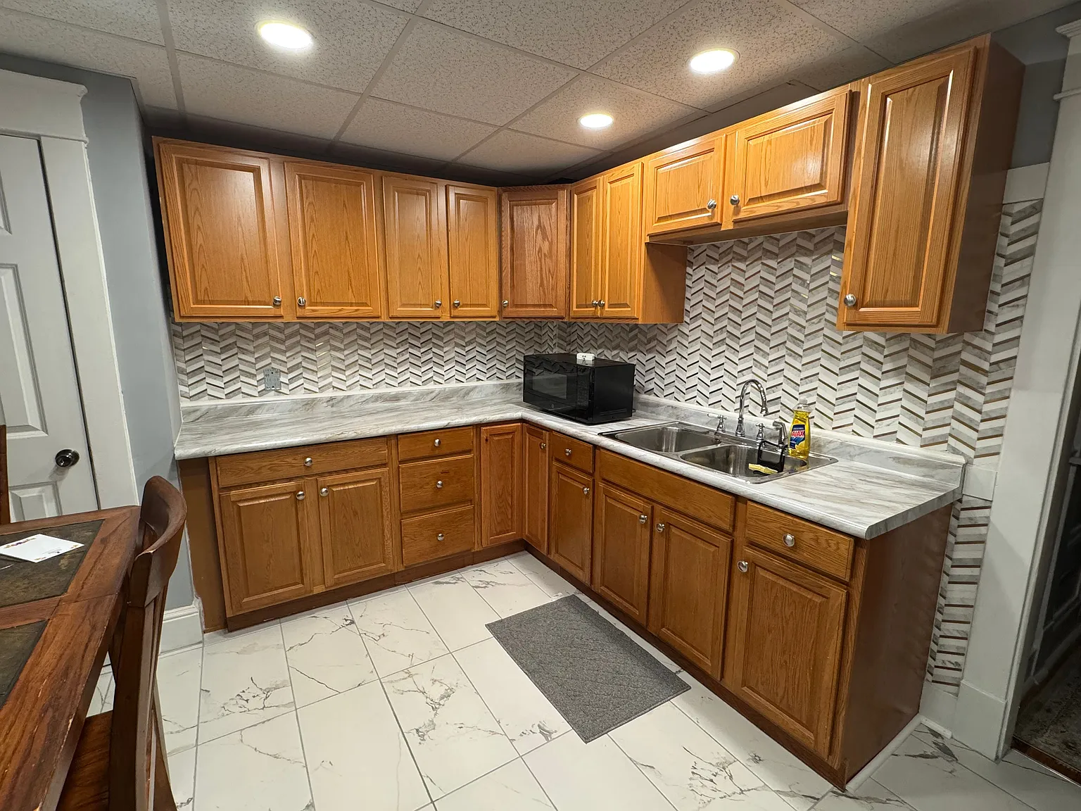 3 bed, 1.0 bath, 1000 sqft, $1,900 — Photo 4