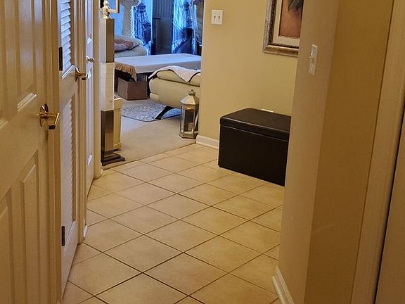 4th image of 4534 N Cumberland Ave Unit 106