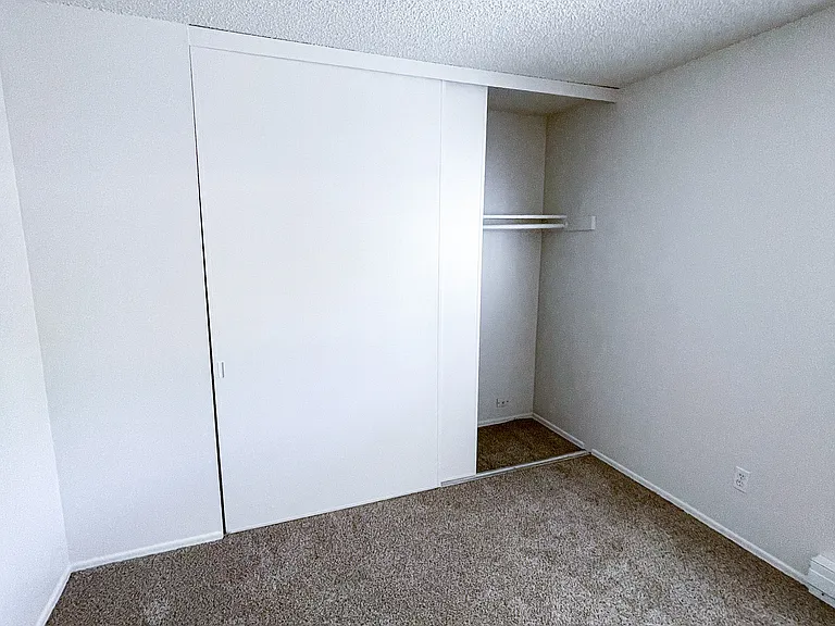 Halsey Summit Apartments — Photo 16