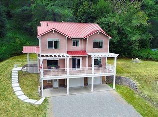 8132 SW Dilworth Rd, Vashon, WA 98070