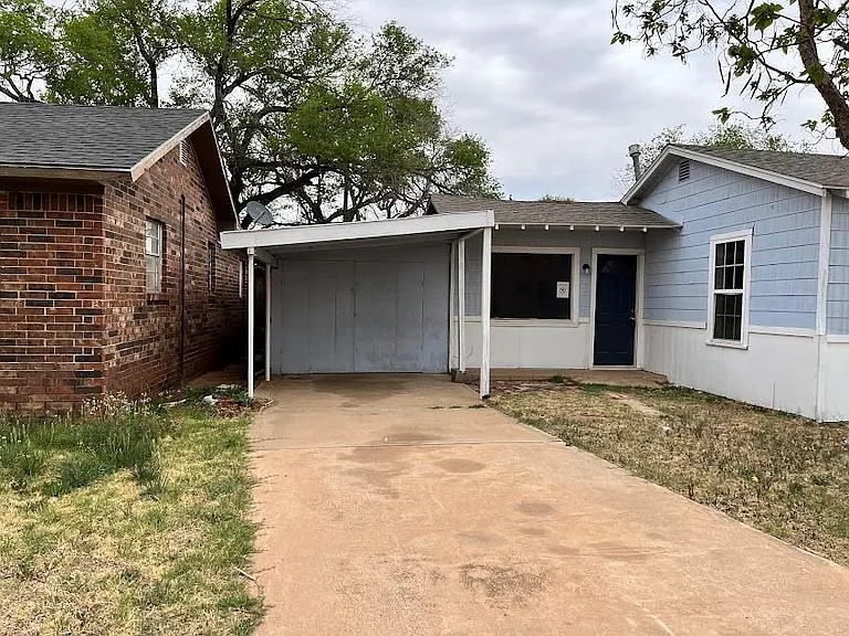 2414 Baylor St — Photo 12