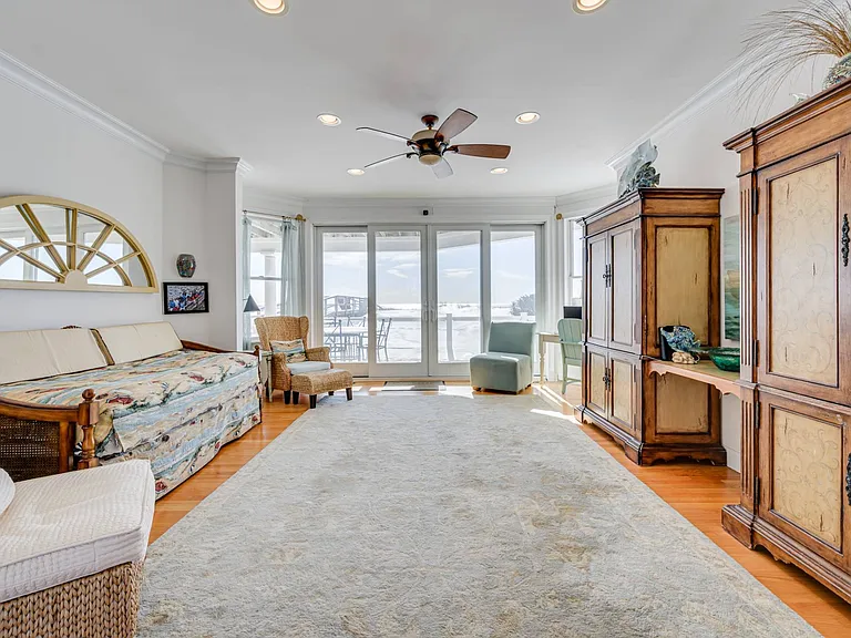 881 Dune Rd — Photo 6
