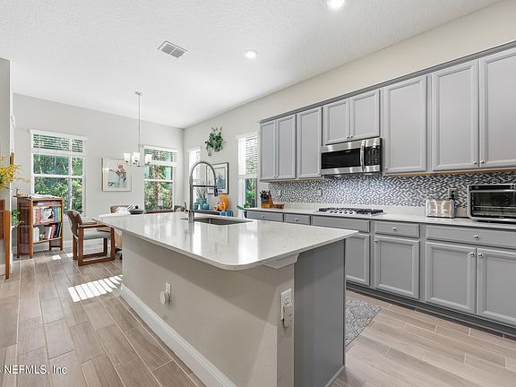 3rd image of 86 WHEELWRIGHT Lane