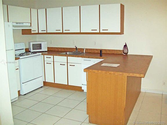 4th image of 8005 Lake Dr APT 410