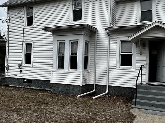 3rd image of 131 N 2nd St
