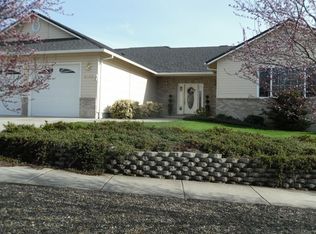 4122 Hemlock Dr, Medford, OR