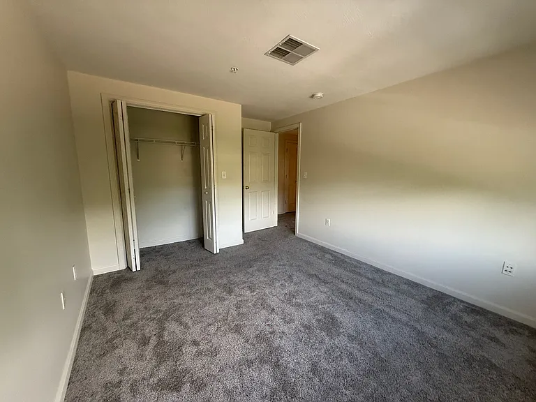 Pondsview Apartments — Photo 17