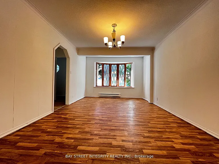 204 Greenfield Ave — Photo 3