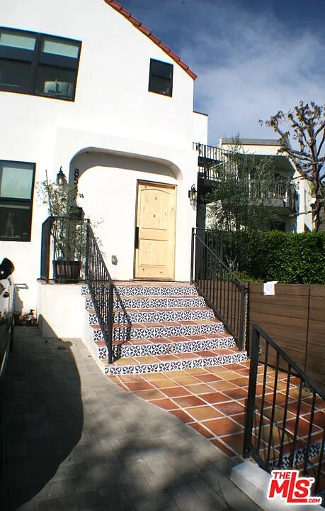 Building Photo - 8587 1/2 Rugby Dr