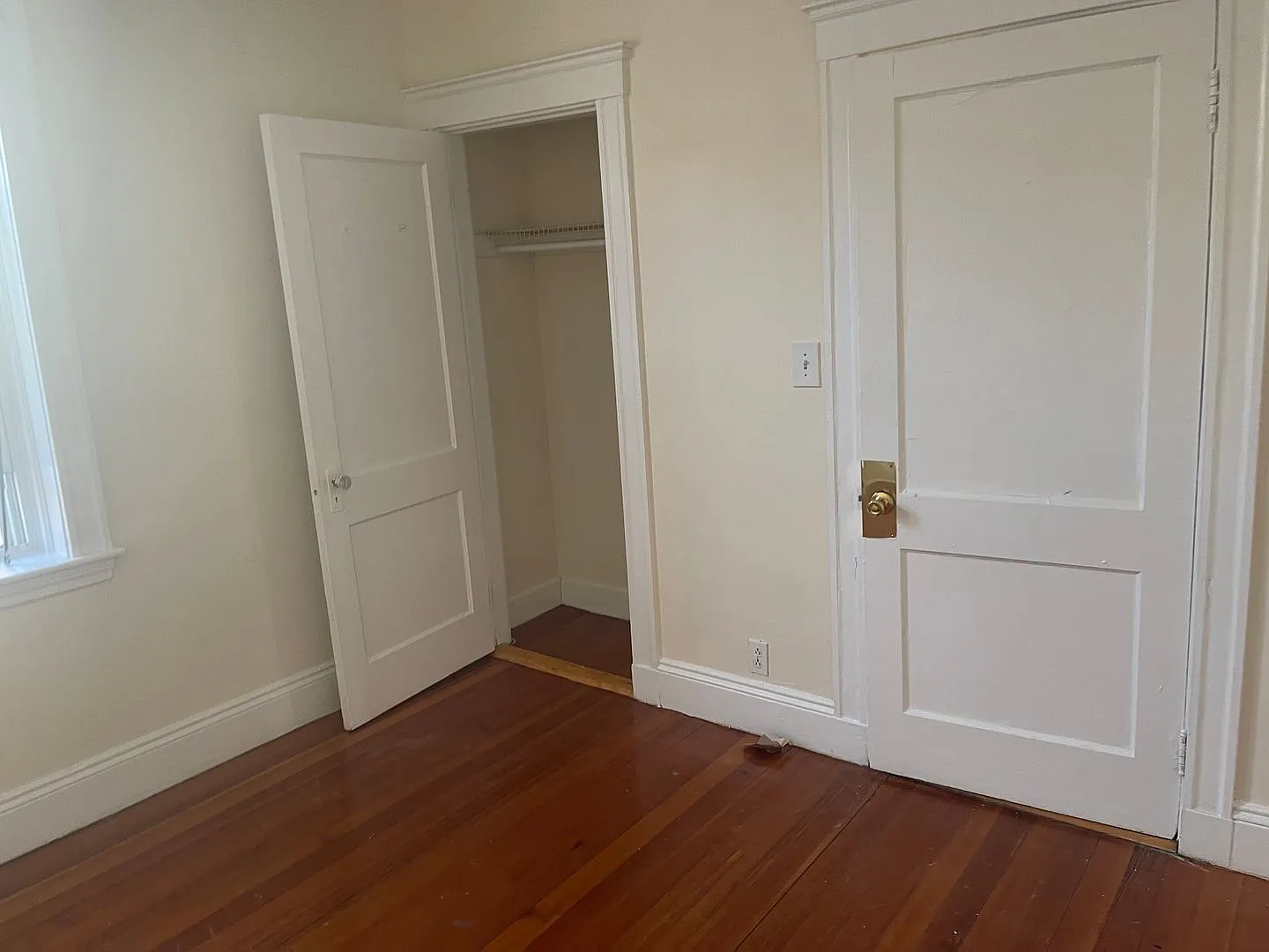 Fre Month Union Sq 1 Bed Sunny And Very Spacious Living Room Hw Floors Eat In Kit Students Ok — Photo 4