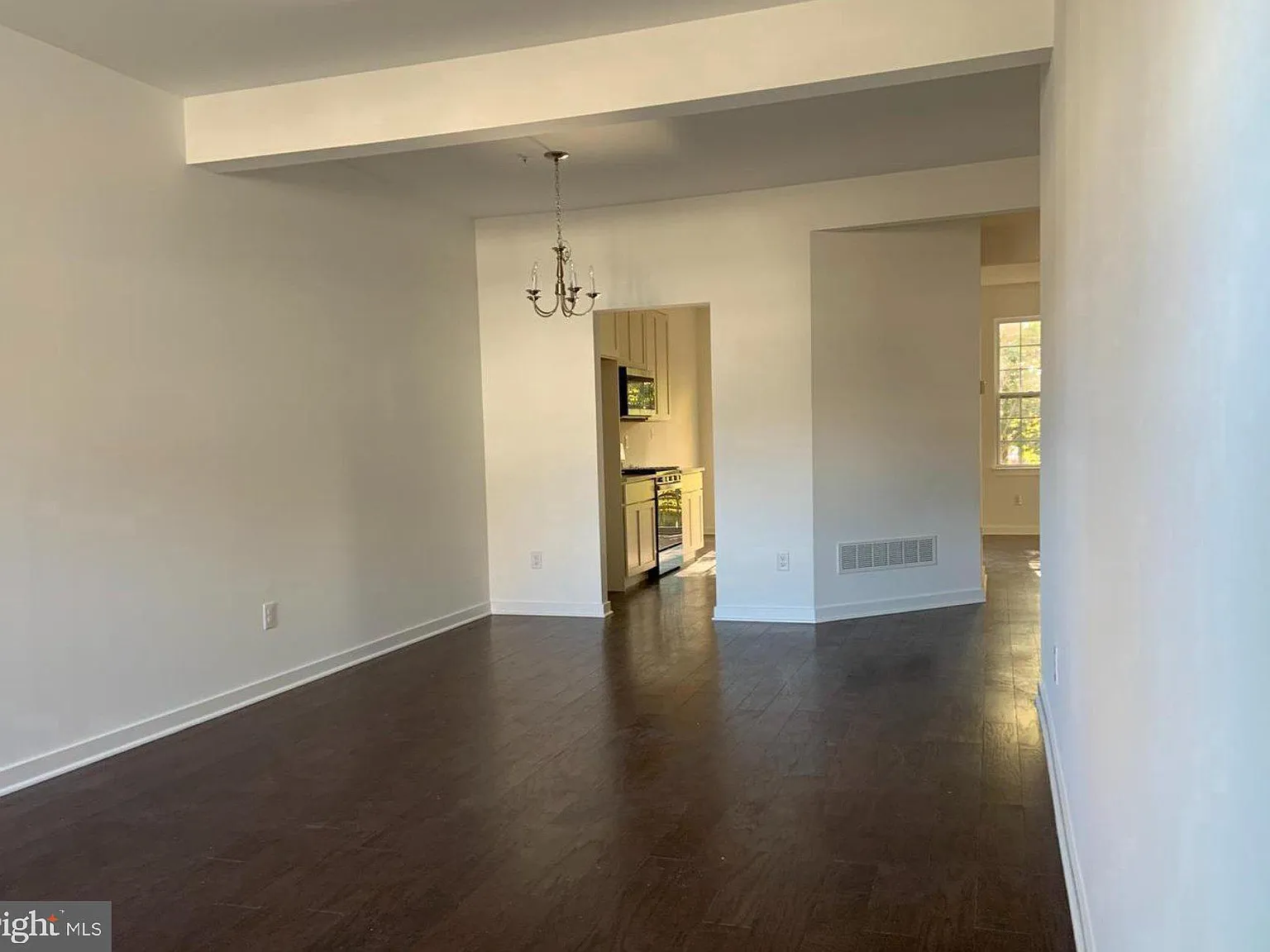 3 bed, 2.5 bath, 1872 sqft, $3,100 — Photo 2