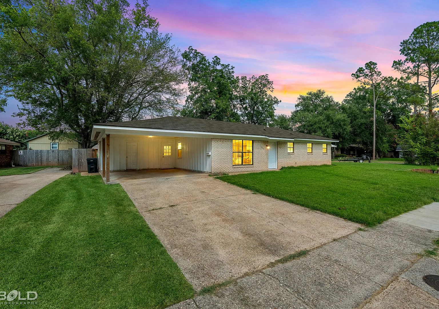 Spacious 3-Bedroom Bossier City Home with Covered Carport — Photo 2