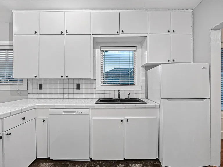 1758 Hawthorne St #2 — Photo 10