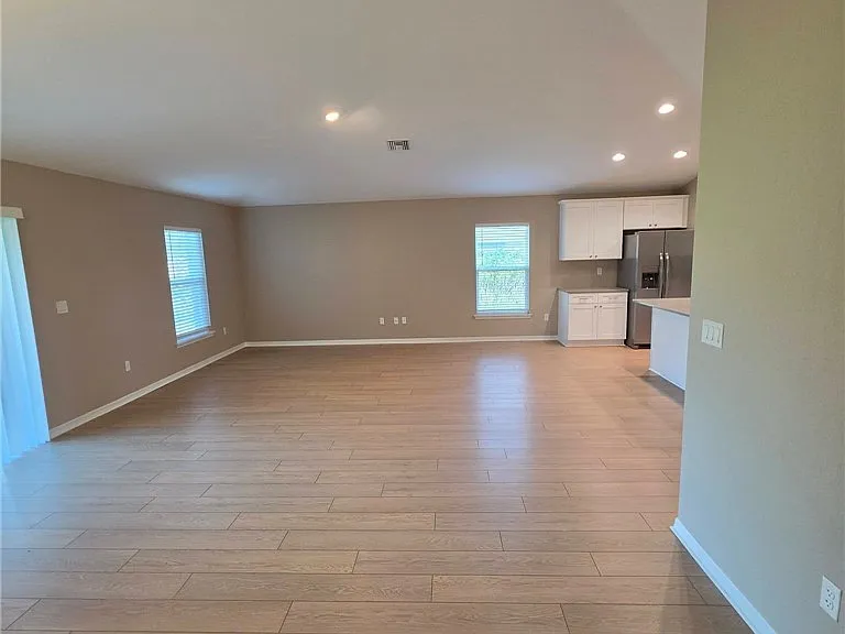 5527 Castania Dr — Photo 6