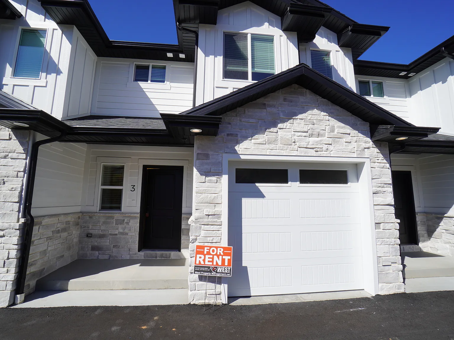 3 bed, 2.5 bath, 1421 sqft, $1,850 — Photo 2