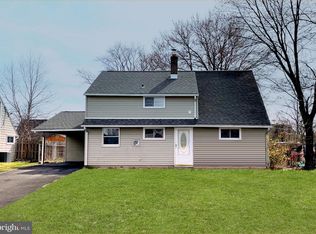 22 Inlet Rd, Levittown, PA 19057