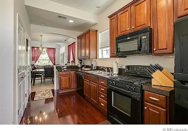 Kitchen - the floor in here is now greyish tile