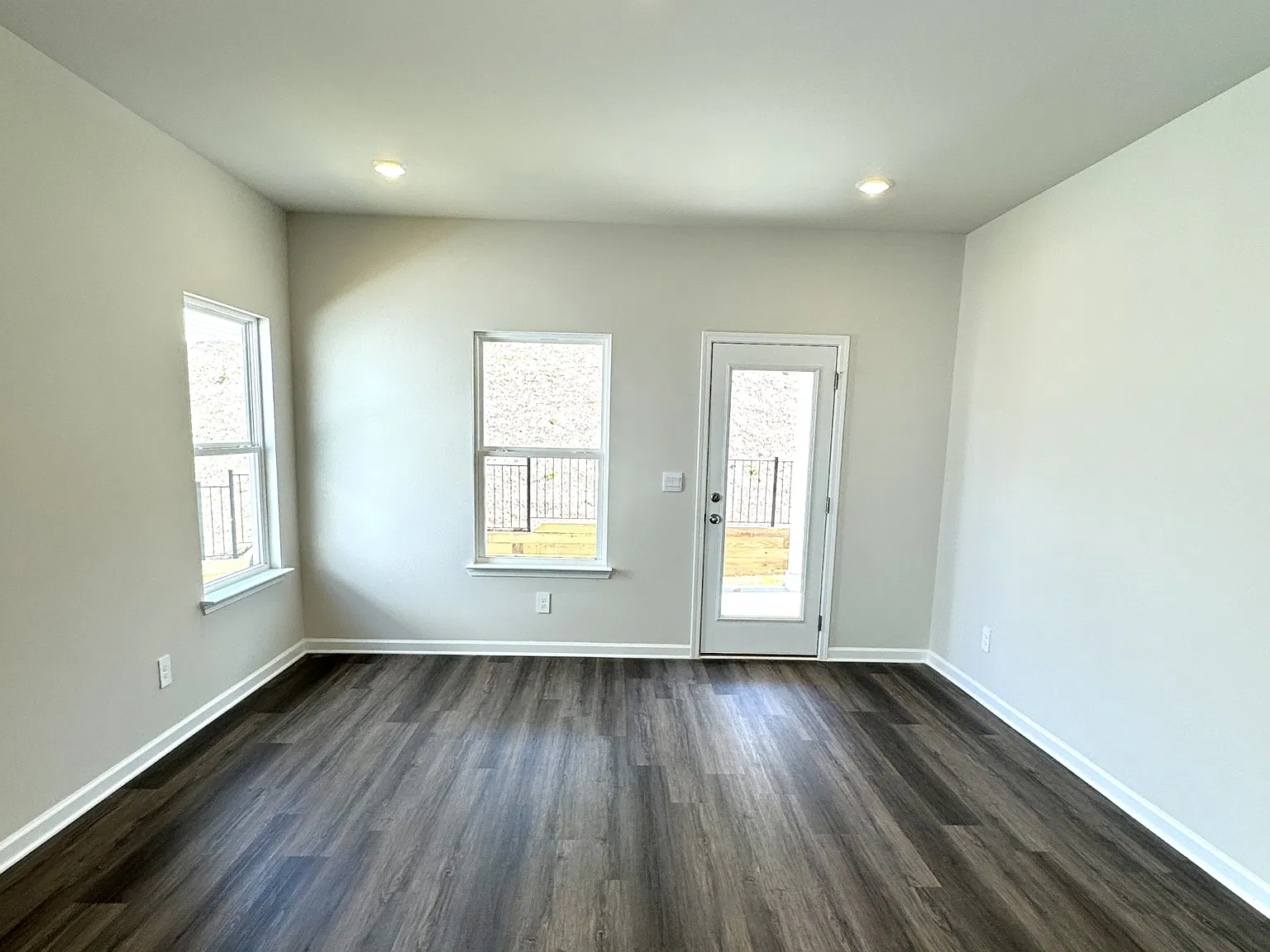 4 bed, 2.5 bath, 2100 sqft, $2,600 — Photo 3