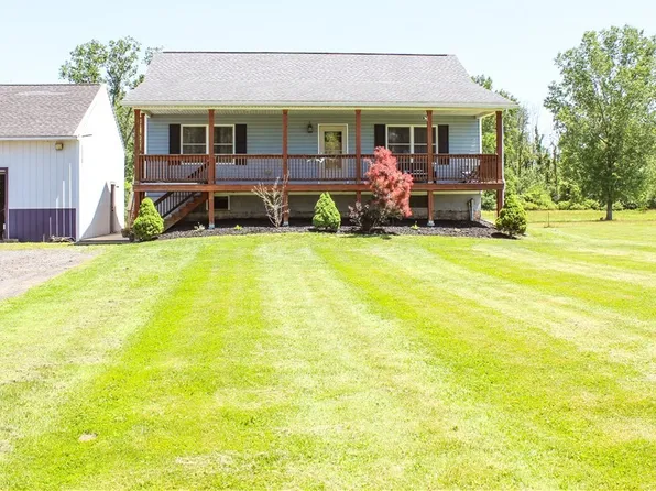 4667 Johnny Cake Ln, Albion, NY 14411