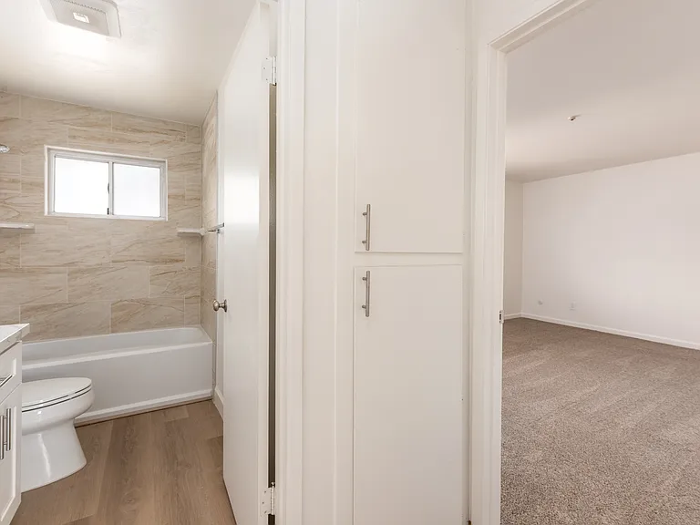Los Robles Apartments — Photo 10