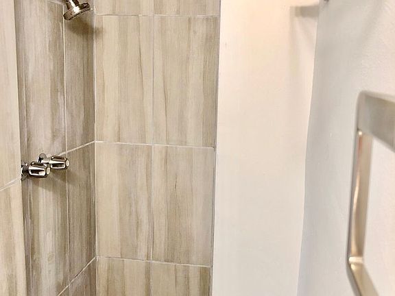 5th image of 1301 N Stanley Ave #5859016