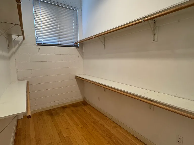 1339 S Flores St #107 — Photo 15