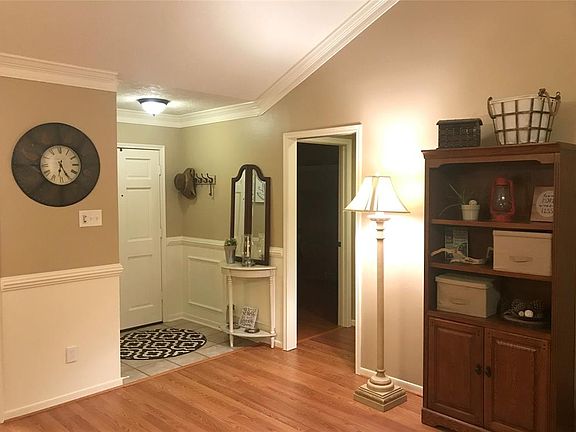3rd image of 1803 E Oakwood Dr