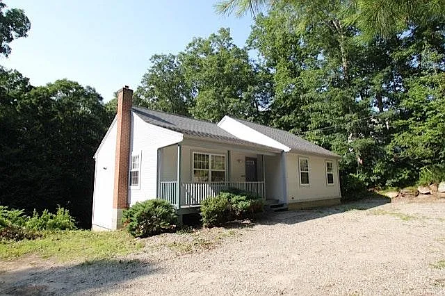 4 bed, 2074 sqft, $4,200 — Photo 1