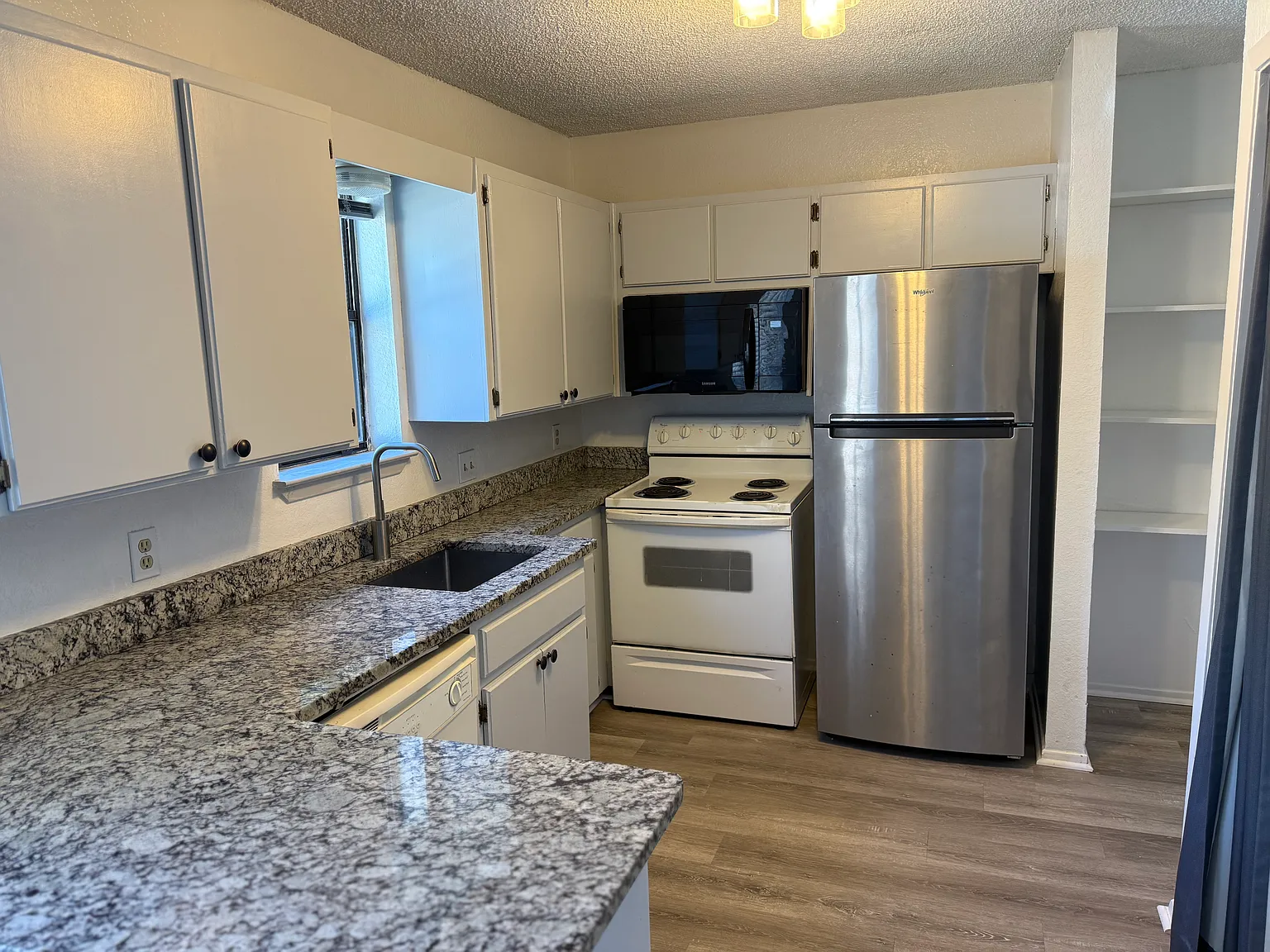2 bed, $1,300 — Photo 3