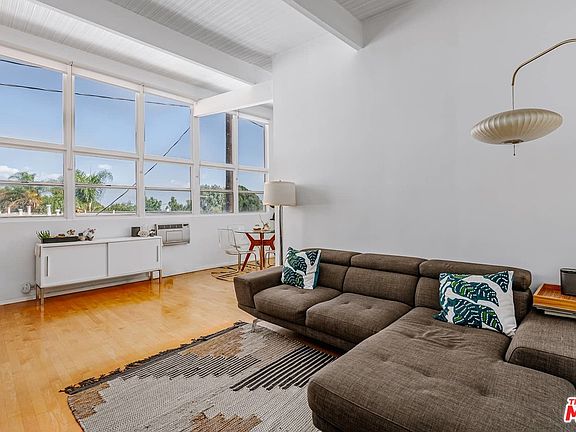 4th image of 1400 N Hayworth Ave APT 30