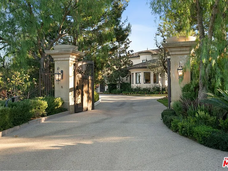 8 Beverly Ridge Ter — Photo 2
