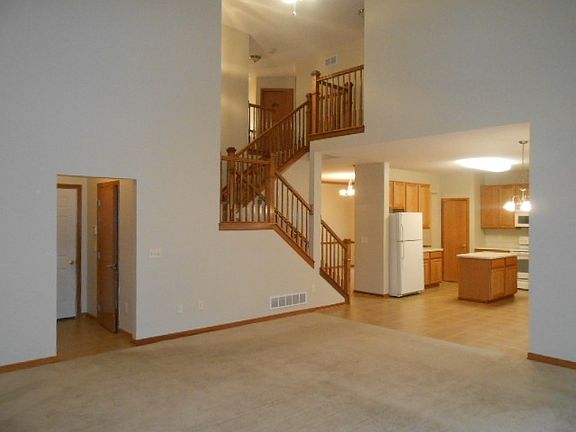 2nd image of 207 Fox Glen Dr W