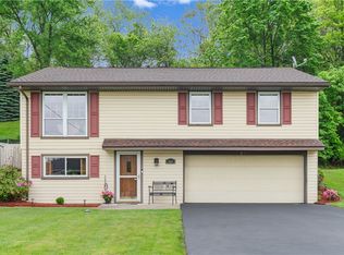 569 Butterfield Dr, Irwin, PA 15642