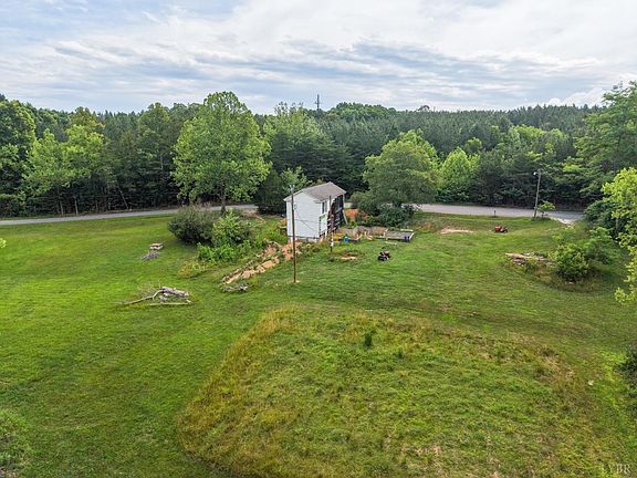 3rd image of 287 Merritt Ln
