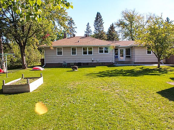3rd image of 605 4th St W