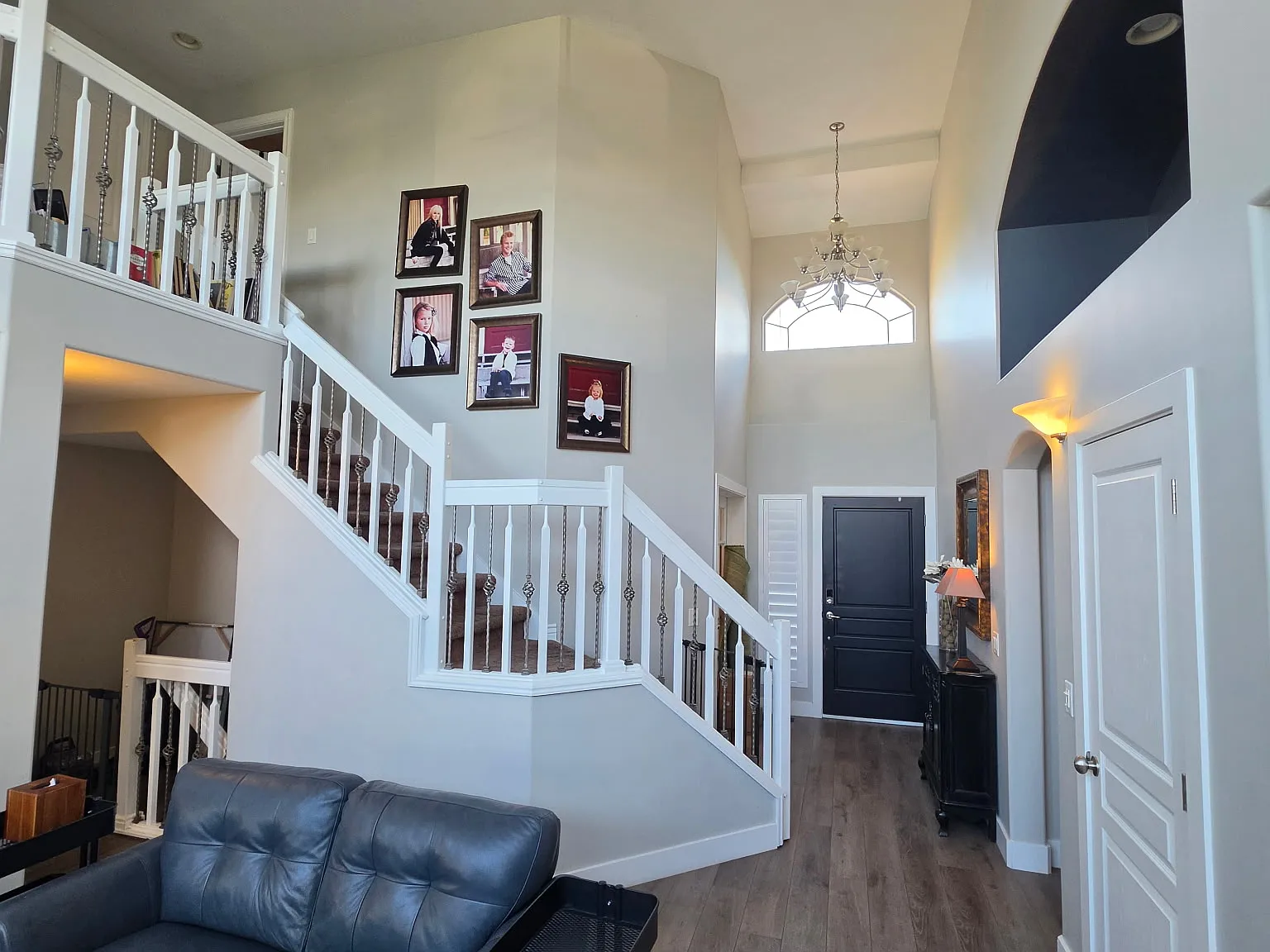 5 bed, 3900 sqft, $3,995 — Photo 3