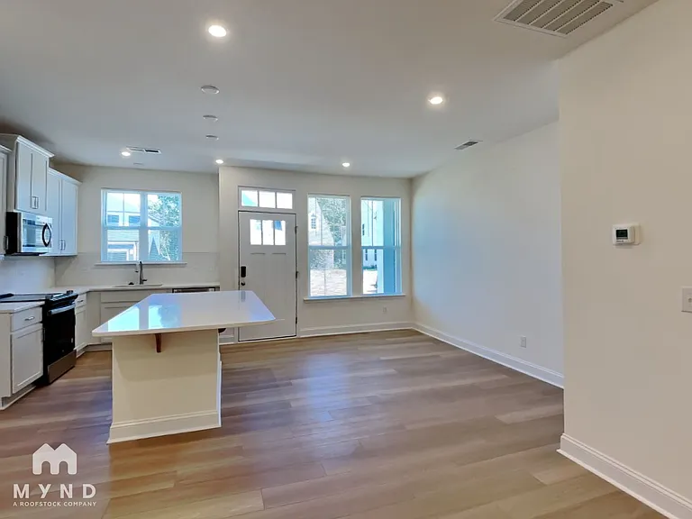 1546 Cedar Tree Dr — Photo 3